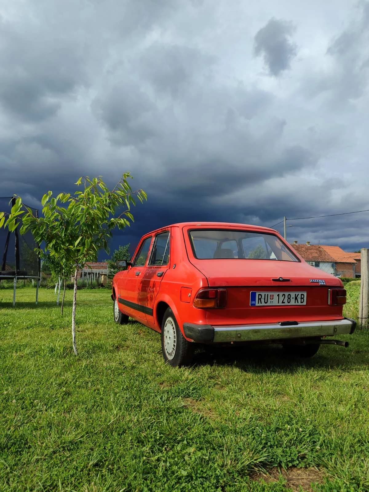Detaljno pranje i osvežavanje klasik automobila